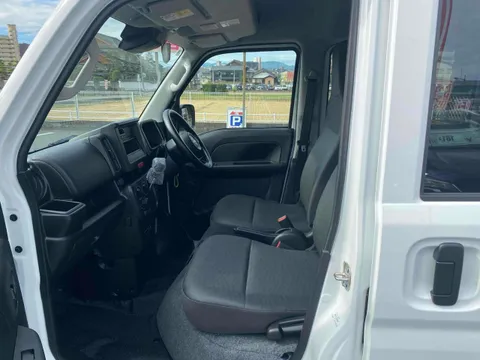 Nissan Clipper Van