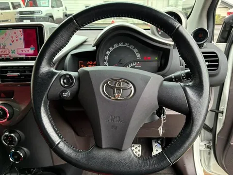 Toyota iQ