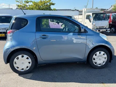Toyota iQ