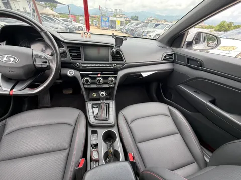 Hyundai Elantra (Avante)