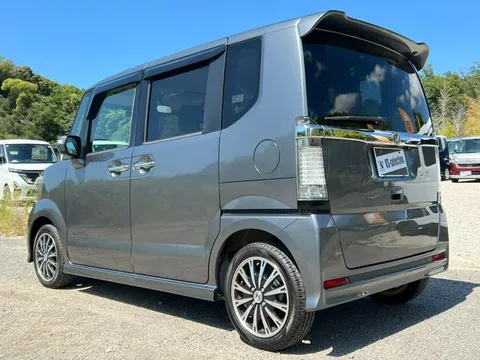 Honda N-BOX Custom