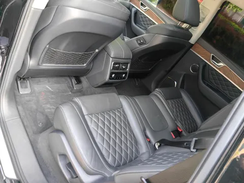 Hongqi HS7