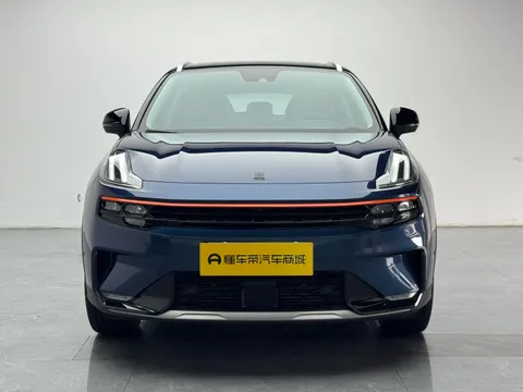 Lynk & Co 06