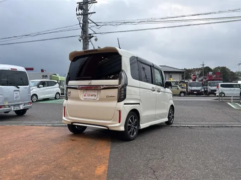 Honda N-BOX Custom