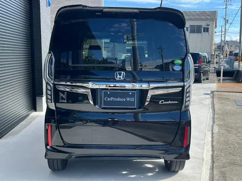 Honda N-BOX Custom