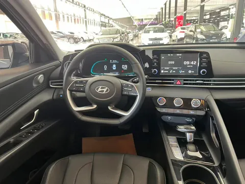Hyundai Elantra (Avante)