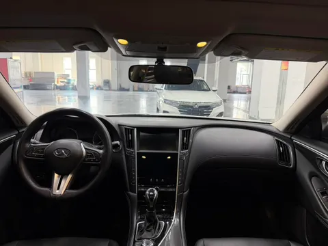 Infiniti Q50L