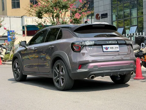 Lynk & Co 02