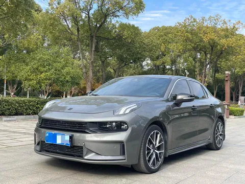 Lynk & Co 03