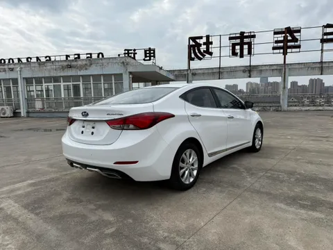 Hyundai Elantra (Avante)