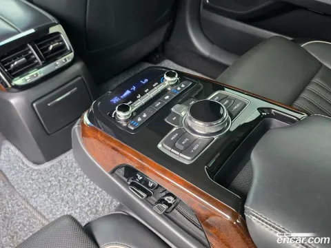 Genesis G90 (EQ900)