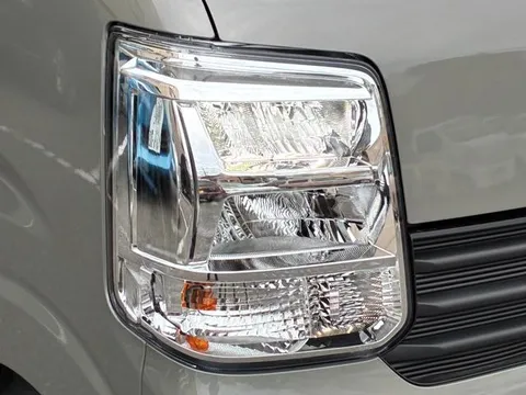 Nissan Clipper Van