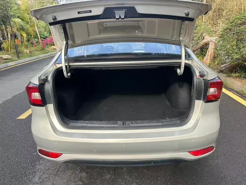 Roewe i5