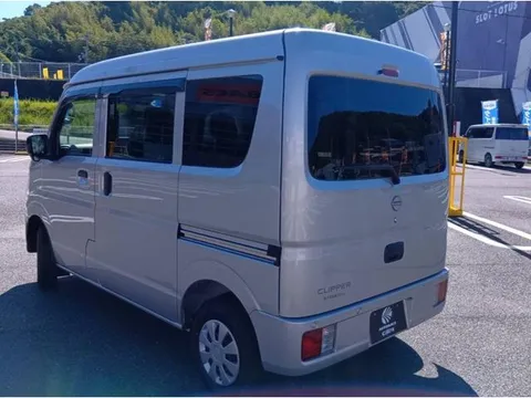 Nissan Clipper Van