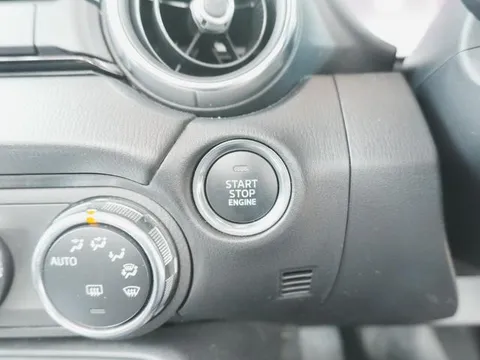 Mazda MX-5 (Roadster)