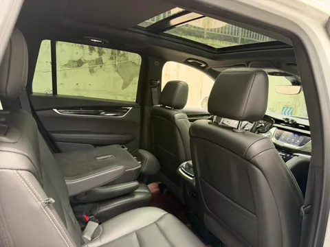 Cadillac XT6
