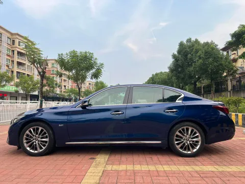 Infiniti Q50L