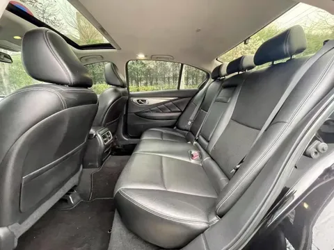 Infiniti Q50L