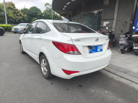 Hyundai Reina