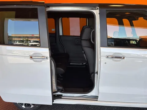 Honda N-BOX Custom
