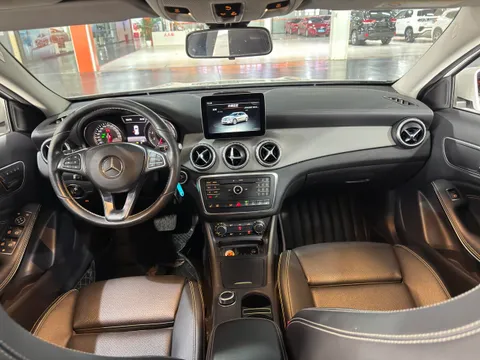 Mercedes-Benz Mercedes-Benz GLA