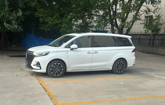 Roewe iMAX8