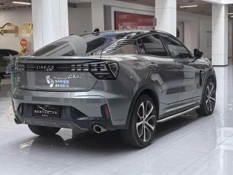 Lynk & Co 05