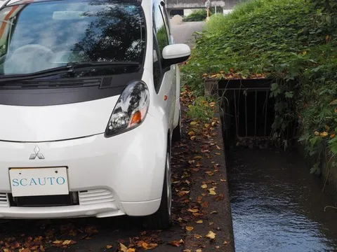 Mitsubishi I