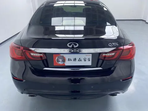 Infiniti Q70