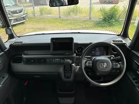Honda N-BOX Custom