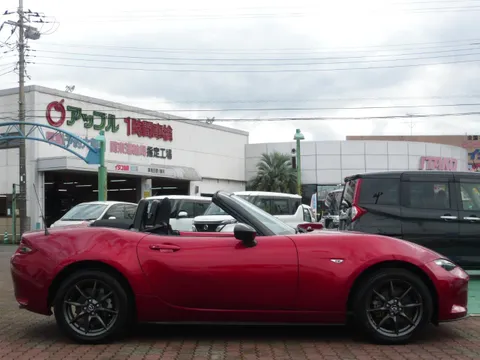 Mazda MX-5 (Roadster)