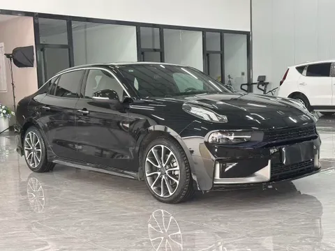 Lynk & Co 03