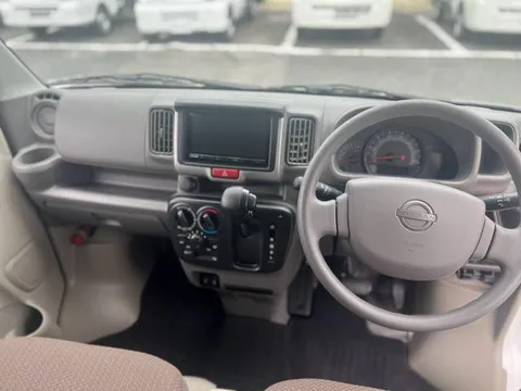 Nissan Clipper Van