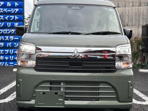 Mitsubishi Minicab Van