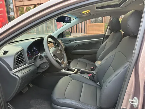 Hyundai Elantra (Avante)