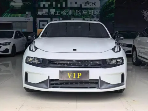 Lynk & Co 03