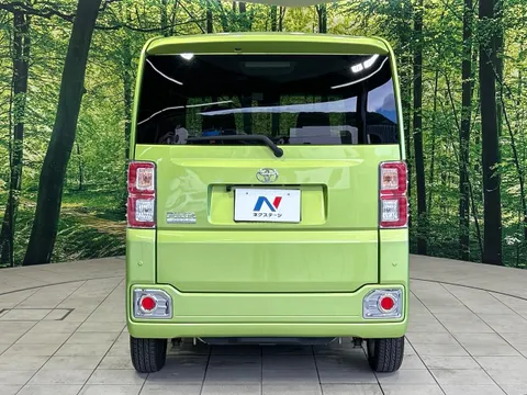 Toyota Pixis Mega
