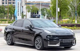 Lynk & Co 03
