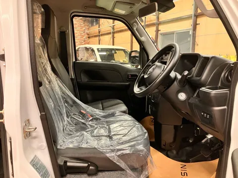 Nissan Clipper Van