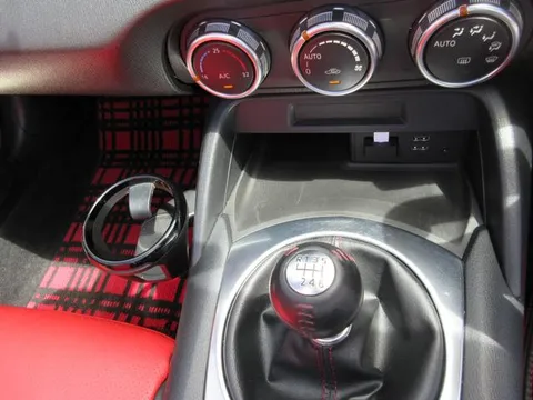 Mazda MX-5 (Roadster)