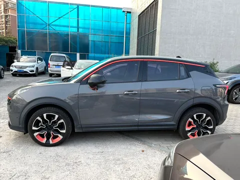 Lynk & Co 06