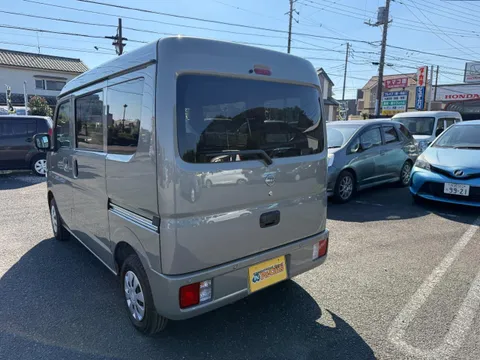 Nissan Clipper Van