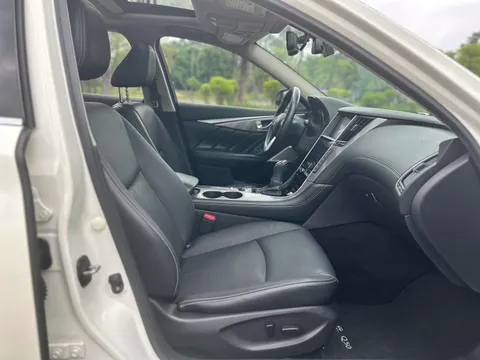 Infiniti Q50L