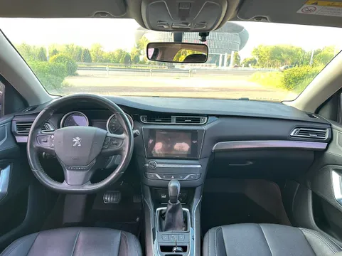 Peugeot 408