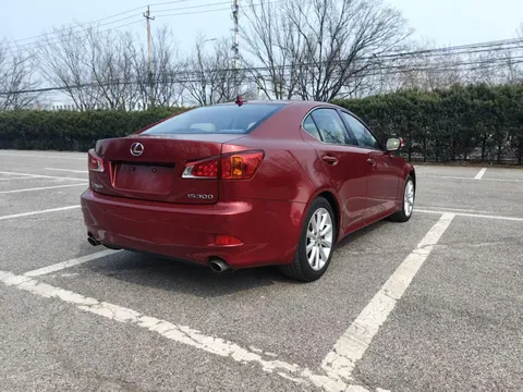 Lexus IS