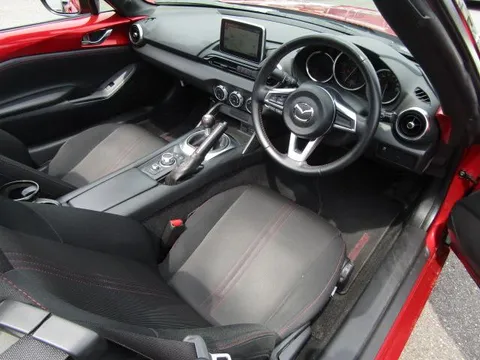 Mazda MX-5 (Roadster)