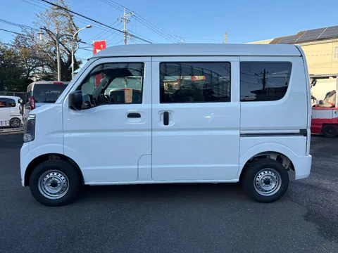 Nissan Clipper Van