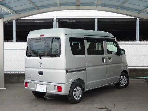 Nissan Clipper Van