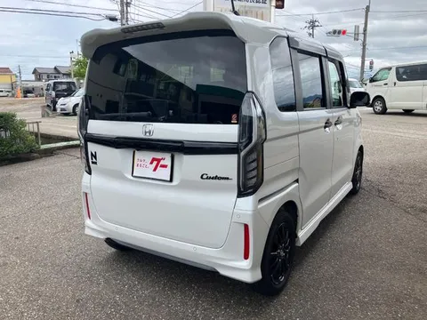 Honda N-BOX Custom