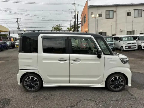 Suzuki Spacia Custom